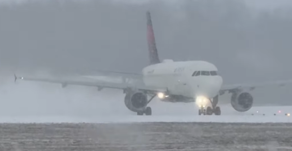 Winter Storm Devin cancels 1,800 U.S. flights; emergencies in NY, NJ declared