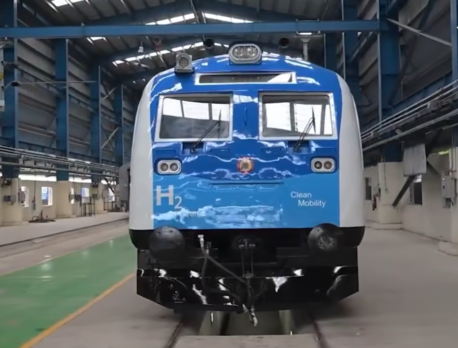 India’s 1st Hydrogen Train Trial Hits 120 kmph Success